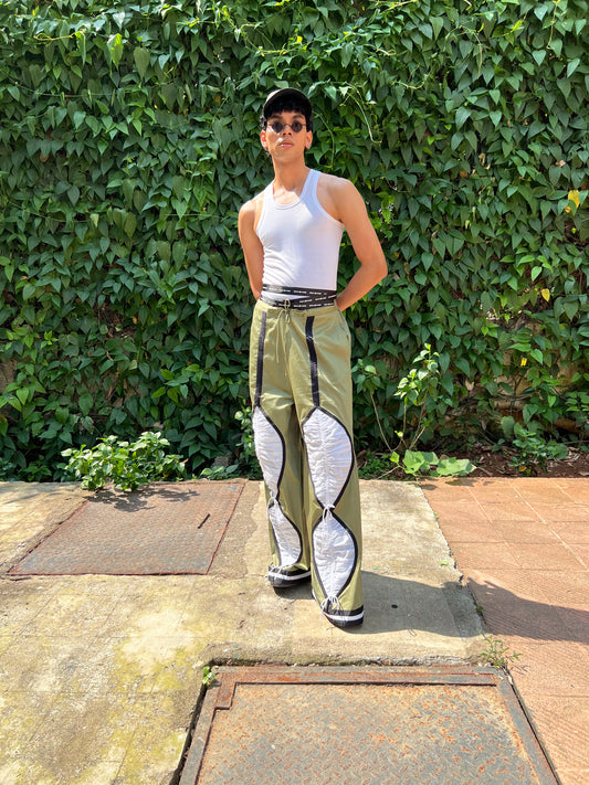 Gathered eye trouser