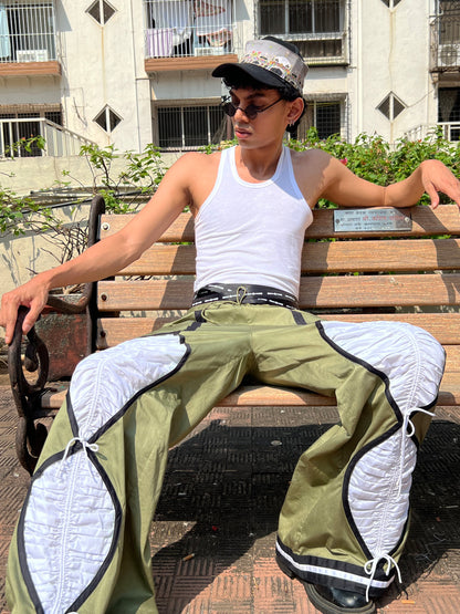 Gathered eye trouser