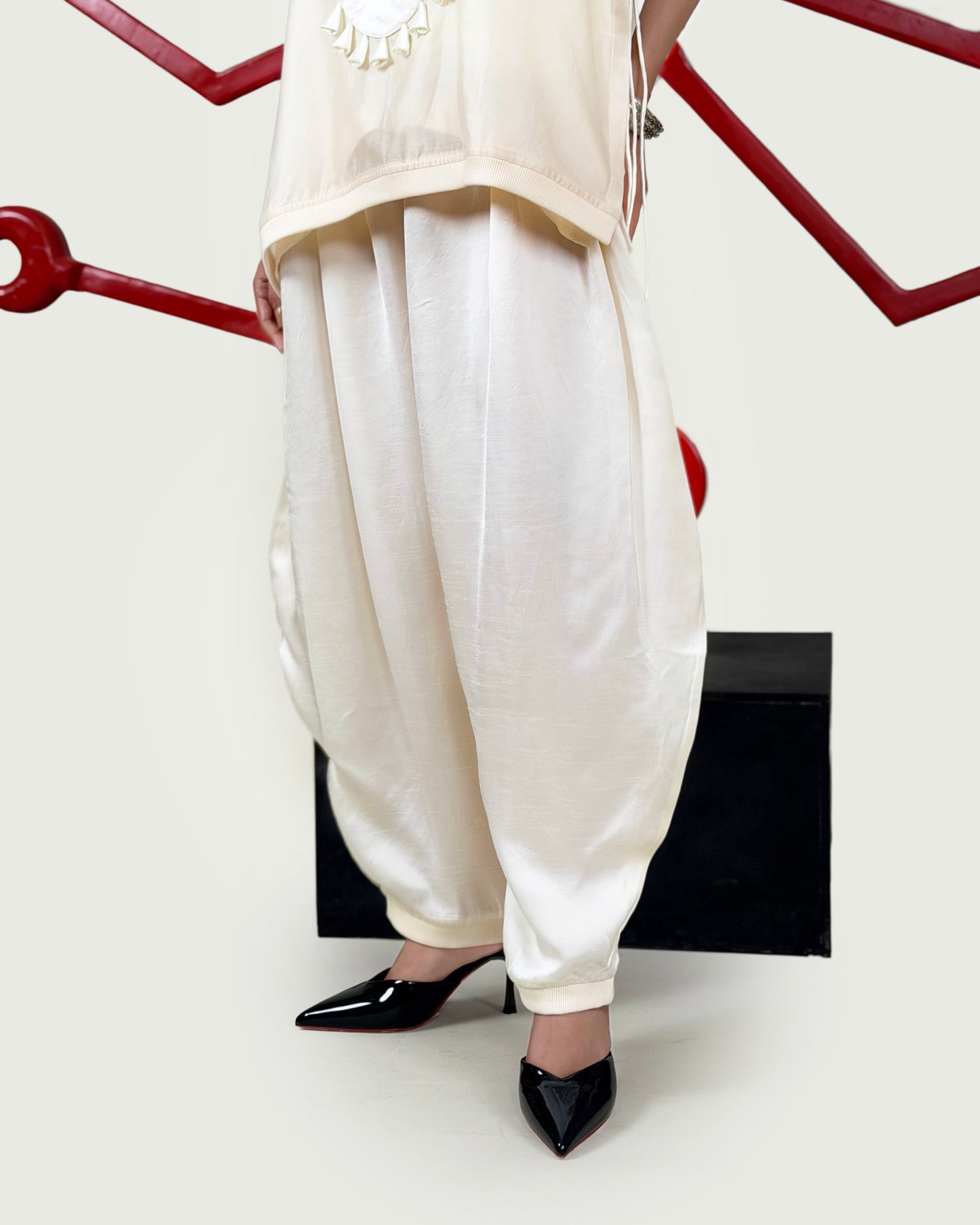 Tie-up vest + Pleated trouser set