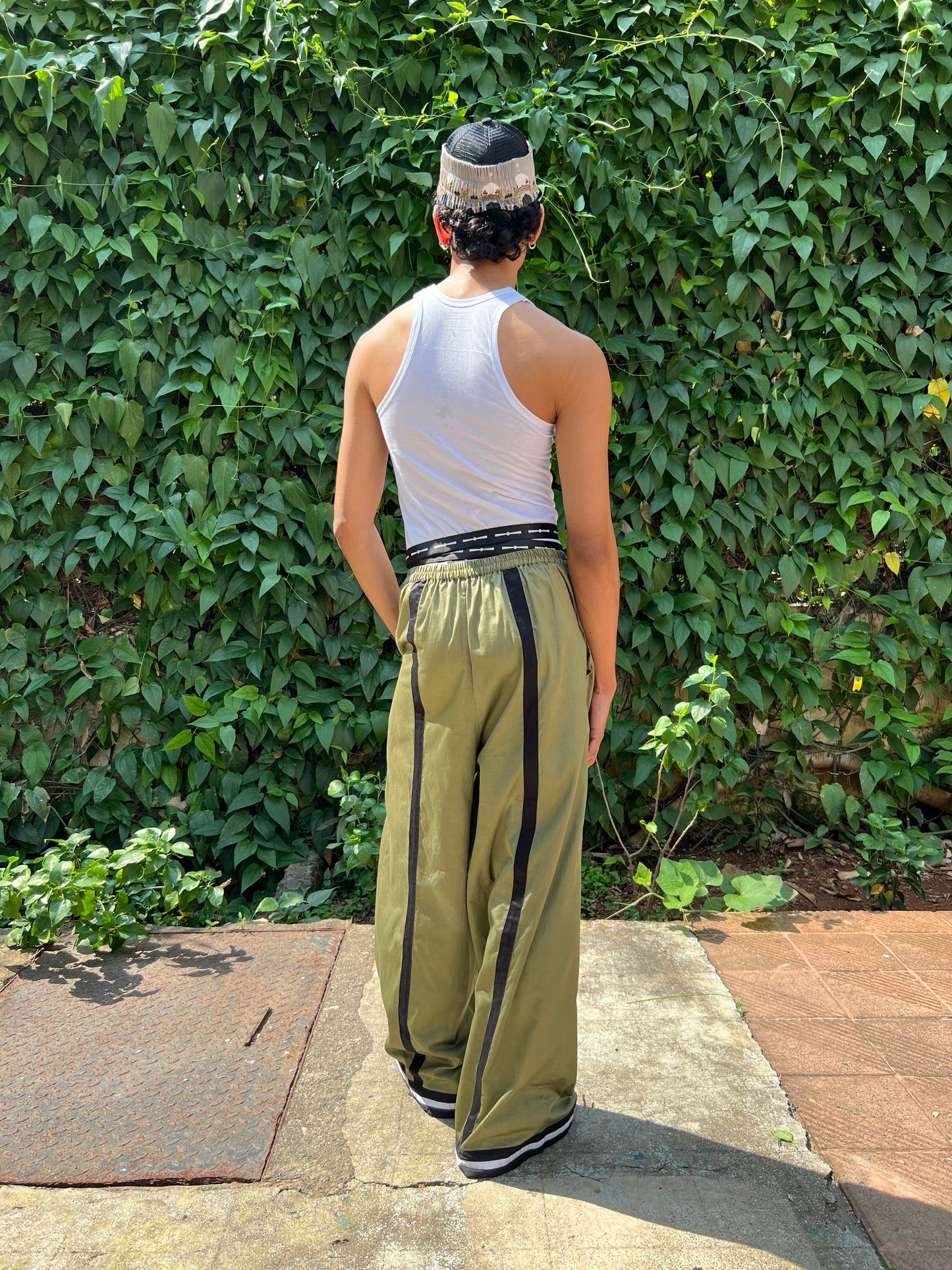 Gathered eye trouser
