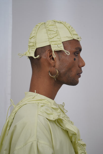 Strapped round topi